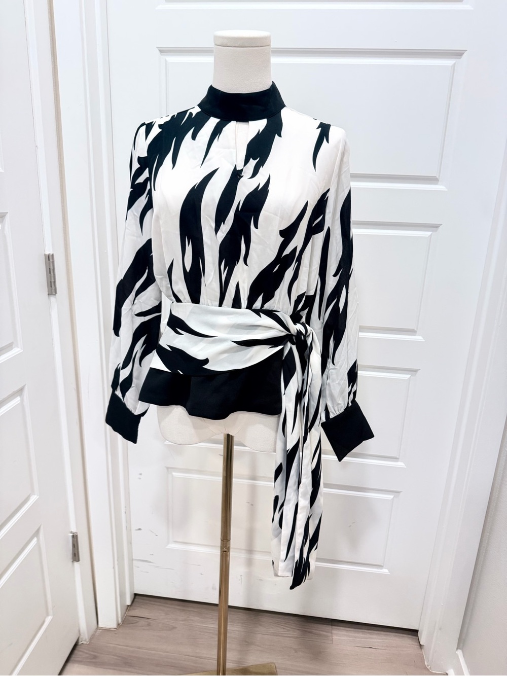 Gracia Black & White Tie-Waist Long Sleeve Peplum Top - Picture 2 of 7